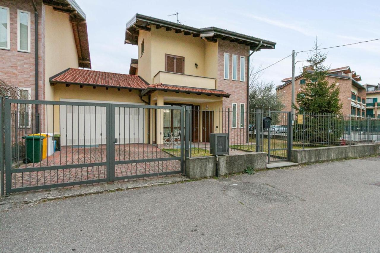 Le Quattro Stelle Villa Cardano al Campo Kültér fotó
